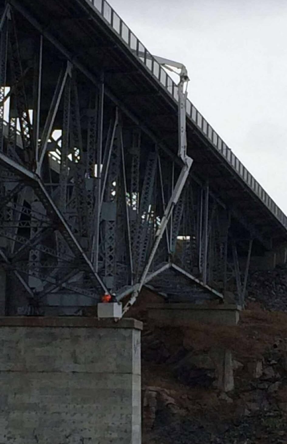 Flotte Accès Sous Pont en action