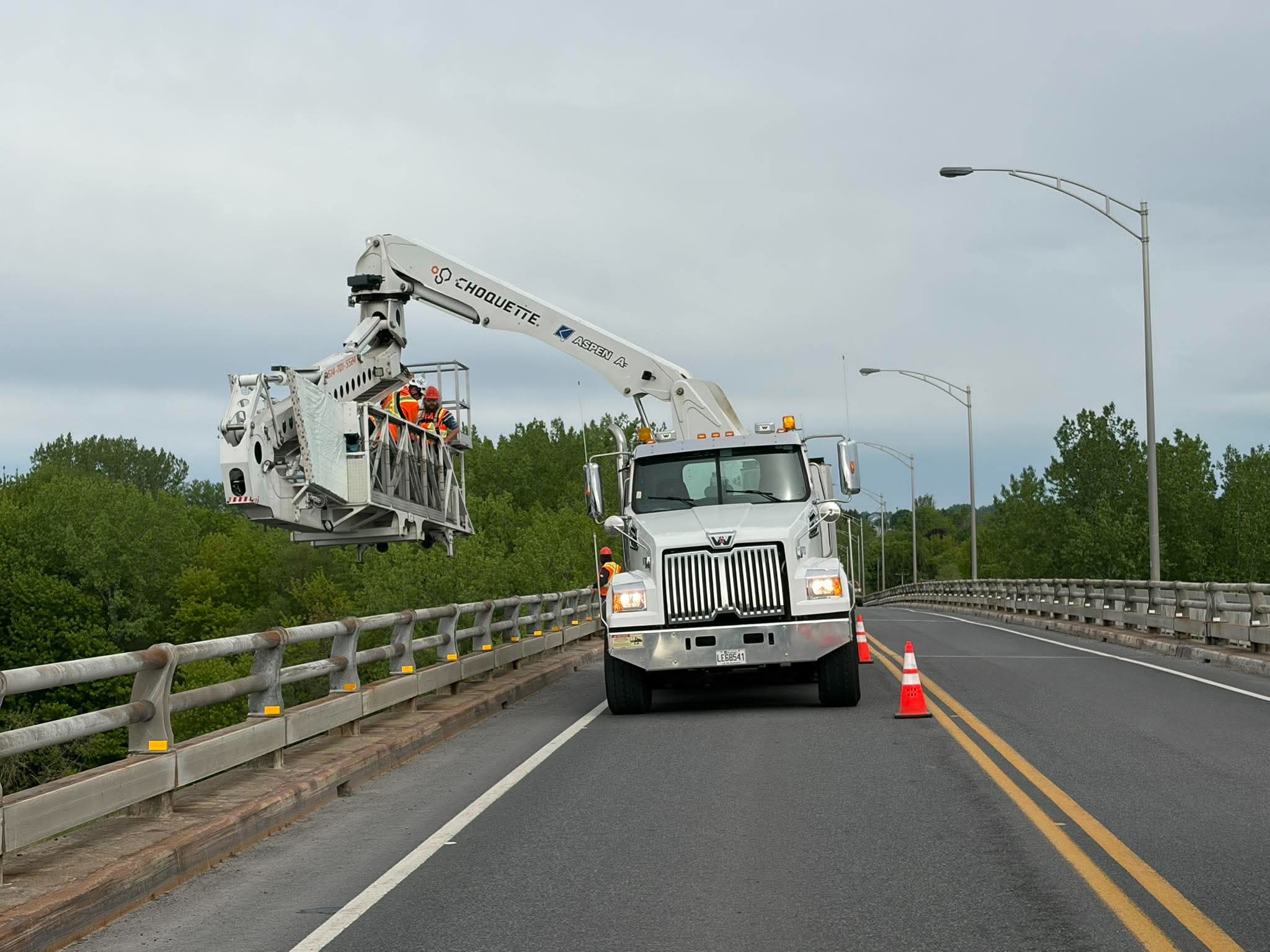 Flotte Accès Sous Pont en action